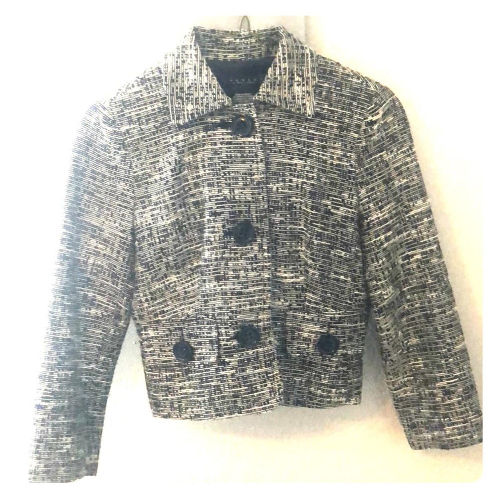 Women’s Capri sleeve jacket.